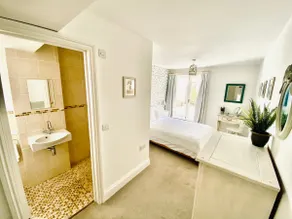 Stylish 1BR apartment near Salcombe & beaches - Image 4