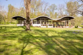 ”The Wave Lambertville”, iconic mid-century home - Image 2