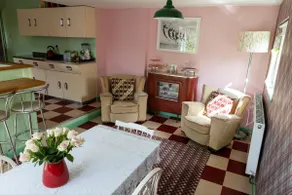 1950's style Cornish coast Bungalow - Image 2