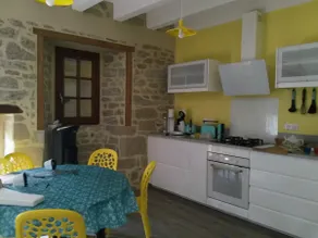 - 1 House of walnut trees - Image 2