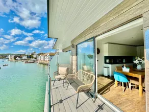 3 The Boatyard - Luxurious waterside 4 bed townhouse, lift, parking - Image 3