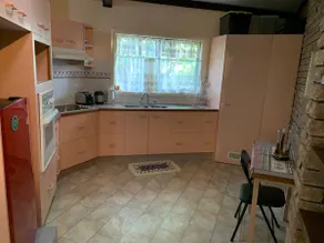 Adorable 1-bedroom place equipped with kitchen - Image 3