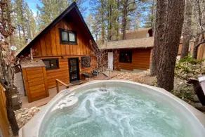 4.9 STARS Bee Hive Cabin Spa $0 Pet Fees Fireplace - Image 3