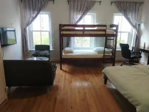 Cozy 1BR, steps to metro, U.S. Capitol & more - Image 3