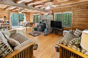 Private Log Cabin, Fiber WiFi, Lots of Wildlife! - Image 3