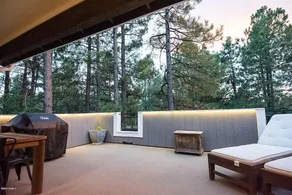 Chic 3 story: Hot Tub & Rooftop Terrace- Sleeps 9 - Image 3