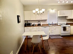 Modern 1 bd Apartment Minutes from Denton Square - Image 2
