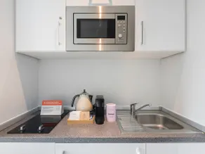 Numa | Large Studio w/ Kitchenette near Messe - Image 3