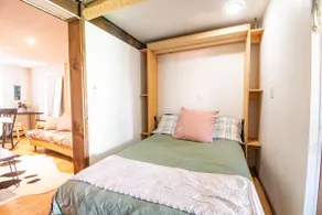 Eclectic Studio in Heart of the Village, Pets! - Image 4
