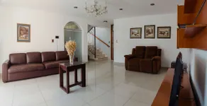City home with pool, bbq, pizza oven, amenities - Image 3