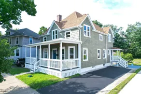 Modern & Spacious 4 Bedroom Single Family Home - Image 3