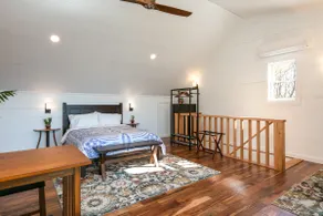 Fox Den Studio, Lake View, Location, location! - Image 4