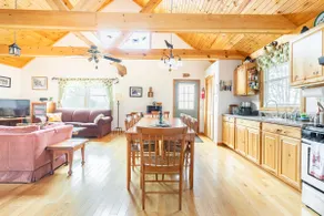 Crow’s Nest Cabin—Nature Lover & Pet’s Paradise! - Image 2