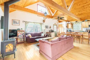 Crow’s Nest Cabin—Nature Lover & Pet’s Paradise! - Image 3