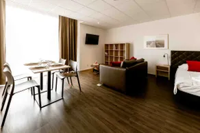 Family One-Bedroom Suite - Image 5