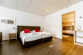 Family One-Bedroom Suite - Image 2