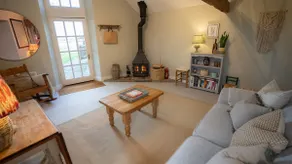 Charming Cotswold Cottage in a private setting - Image 3