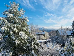Modern Bromley Townhouse with Mountain Views - Image 2