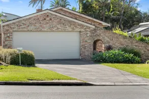 Jones Beach Retreat - Pool, close to beach & cafes - Image 2
