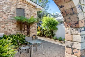 Jones Beach Retreat - Pool, close to beach & cafes - Image 4