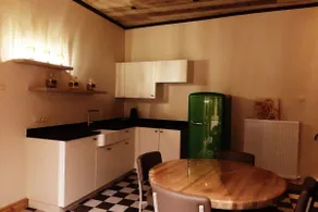 Authentic renovated townhouse in the city center - Image 4