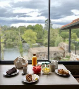 T3 | Jacuzzi & Turkish Bath | River View in Braga - Image 3