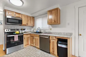 Cute 3 king with 85” 4k TV, near huge park POOL - Image 1