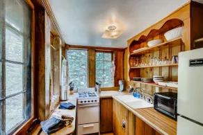 Sweet Pine Waterfront Pet Friendly Cabin - Image 5