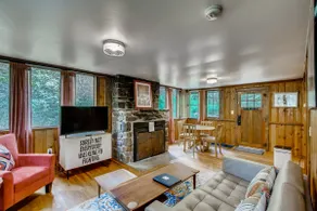 Sweet Pine Waterfront Pet Friendly Cabin - Image 4