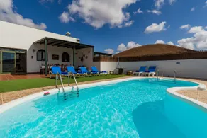 Pico Partido villa heated pool - Image 2