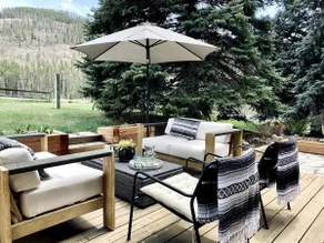Sunny & Cozy with Views and Free Bus to Ski Lifts! - Image 5