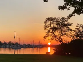 Waterfront w/private pier, pool, Hot Tub, kayaks and in town. - Image 2