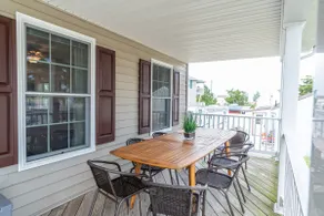 Bowers Retreat - Sleeps 10 - Steps to beach & bars - Image 2