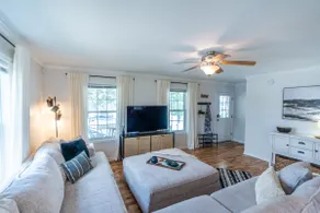 Bowers Retreat - Sleeps 10 - Steps to beach & bars - Image 5