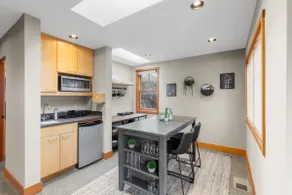 Modern condo w/ ocean views, walk to restaurants - Image 3