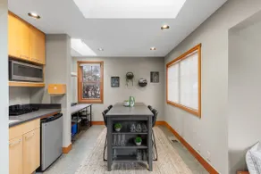 Modern condo w/ ocean views, walk to restaurants - Image 4