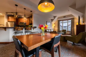 Two Bedroom Suite ● Full Kitchen ● Wifi ● Parking - Image 3