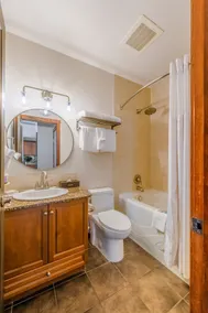 Two Bedroom Suite ● Full Kitchen ● Wifi ● Parking - Image 5