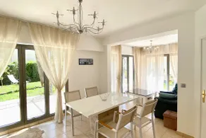 Sunny apartment with big garden in quiet centre - Image 2