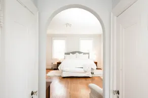Private Home Spacious + Clean | 3600+sqft | 4bdrm - Image 2