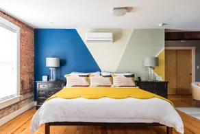 Designer King Loft in Downtown Richmond + Parking - Image 3