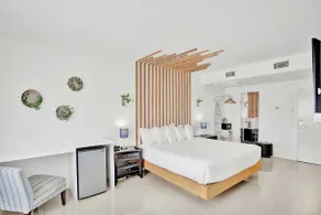 NEW LISTING! Belleza South Beach King Studio - Image 4