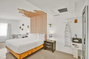 NEW LISTING! Belleza South Beach King Studio - Image 3