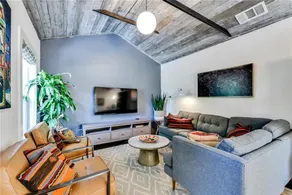 Buddy's East Austin Oasis + Sparkling Pool! - Image 4