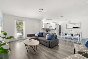 Modern 3 Bedrooms Home Just 5 mins to Deep Ellum - Image 2