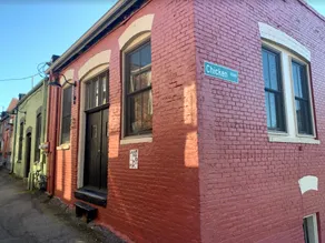Trendy & Spacious Apartment on Chicken Alley, in the heart of Downtown Asheville - Image 3