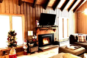 Beautiful- Ski/Golf home, Hot tub, mins to MTN - Image 4