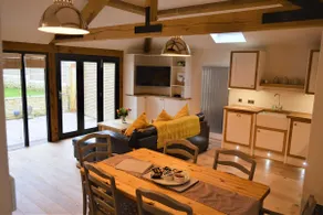 Cedar Lodge 2 ensuite bedroom cottage near Bath - Image 2