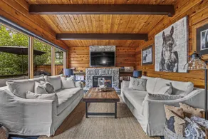 Rustic Chic Banff Mountain Home - Image 4