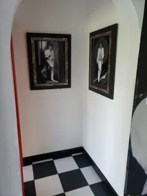 Elvis Experience | Round Bed + Jacuzzi - Image 4